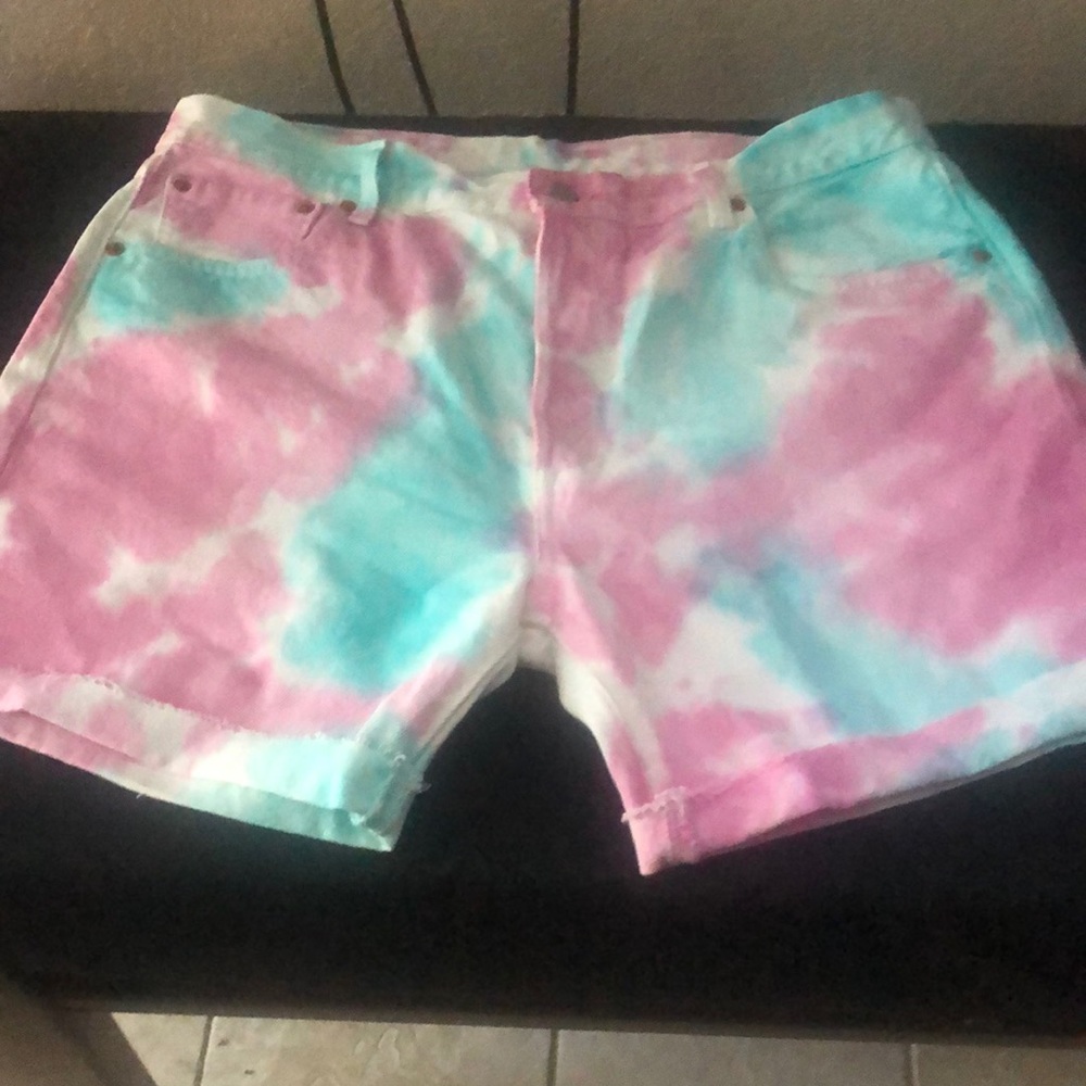 Levi 501  ‘93 button fly jean shorts. P1468